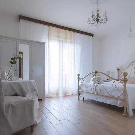 Rosa Del Garda Bed and Breakfast Λατζίζε