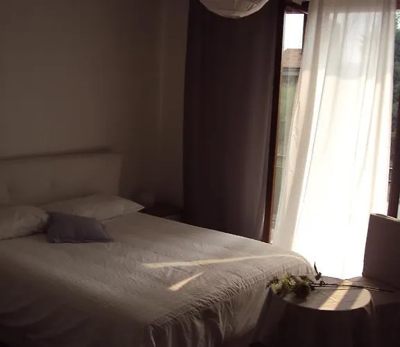 Rosa Del Garda Couette-café