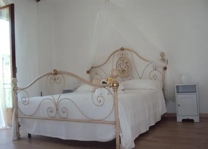 Rosa Del Garda Couette-café